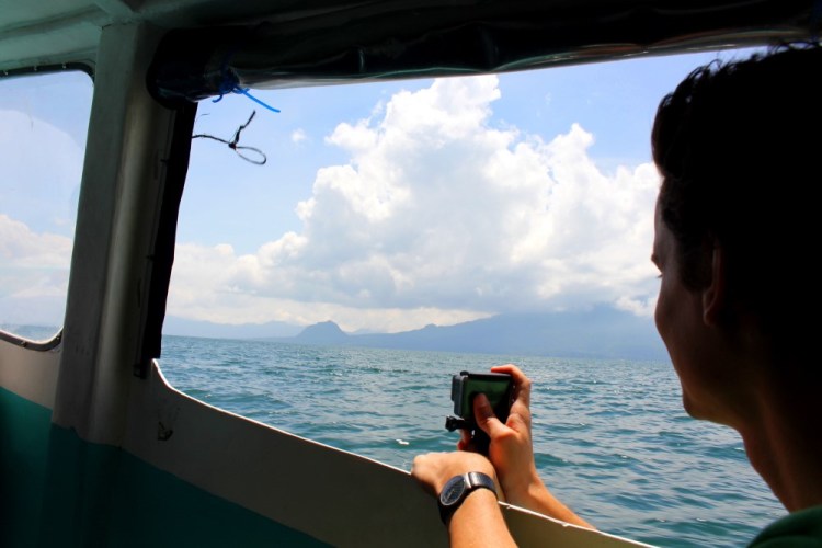 1061 lake atitlan boat