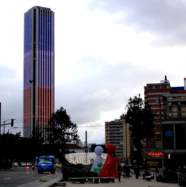 1286 Bogotá tour française