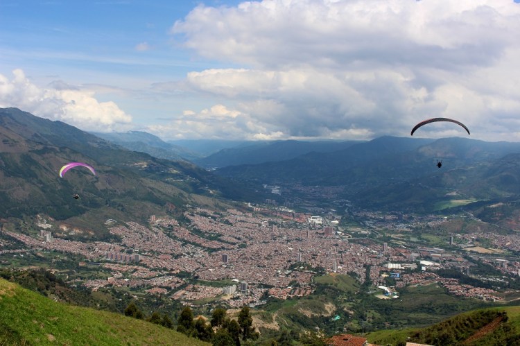 1442 medellin paraglide