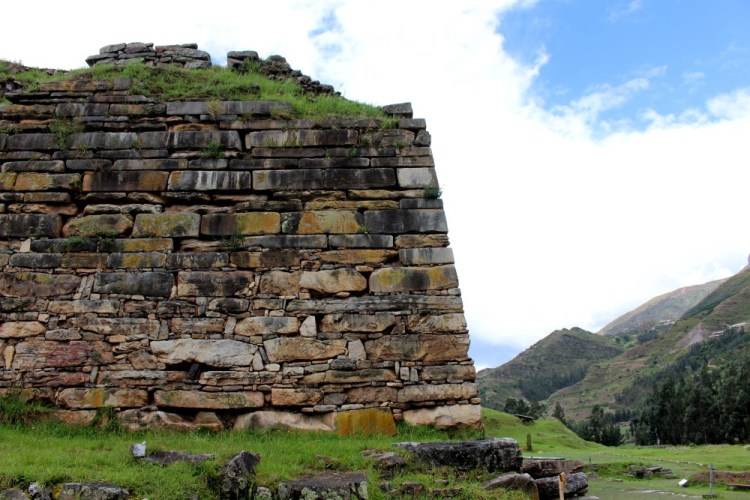 1709 Chavin Poncho Party Peru