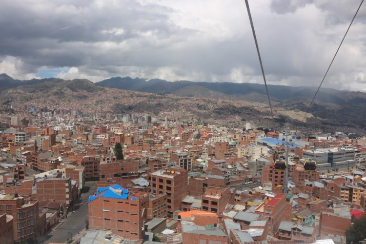 2076a La Paz Bolivia teleferico