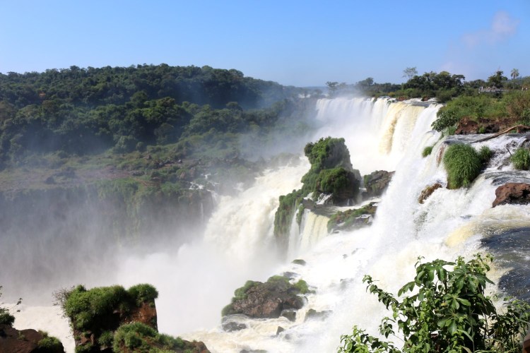 2574 Iguazu Falls Argentina red trail