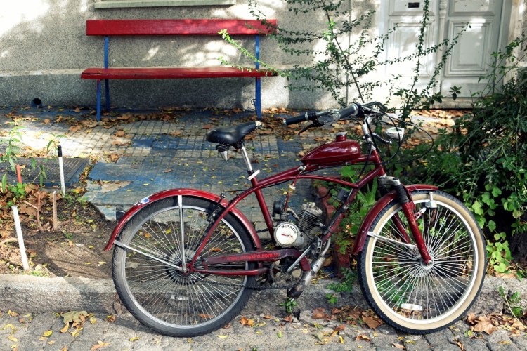 2645 Colonia Uruguay