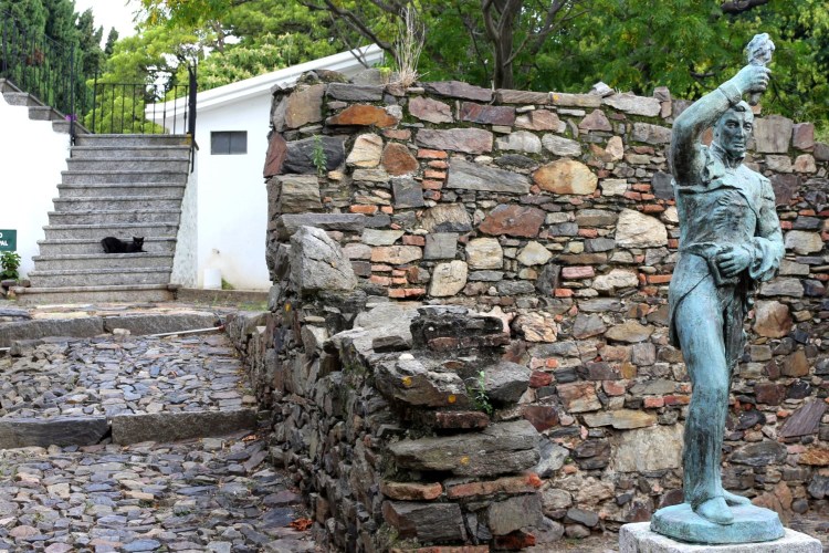 2651 Colonia Uruguay