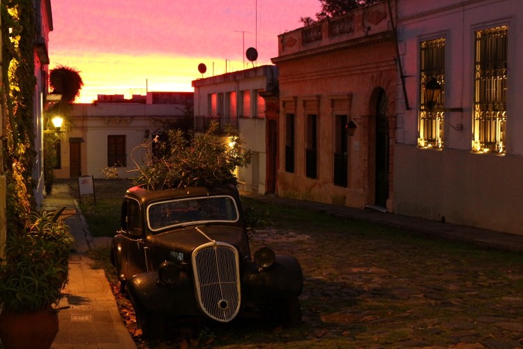 2663 Colonia Uruguay