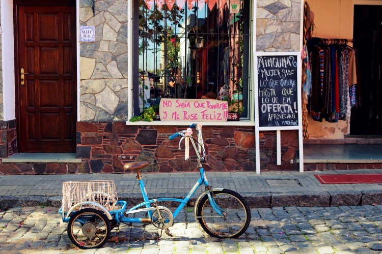 2676 Colonia Uruguay