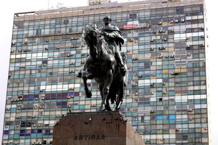 2698 Montevideo Uruguay walking tour