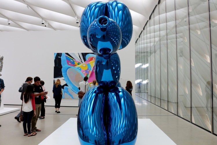 2720 los angeles usa broad museum balloon dog